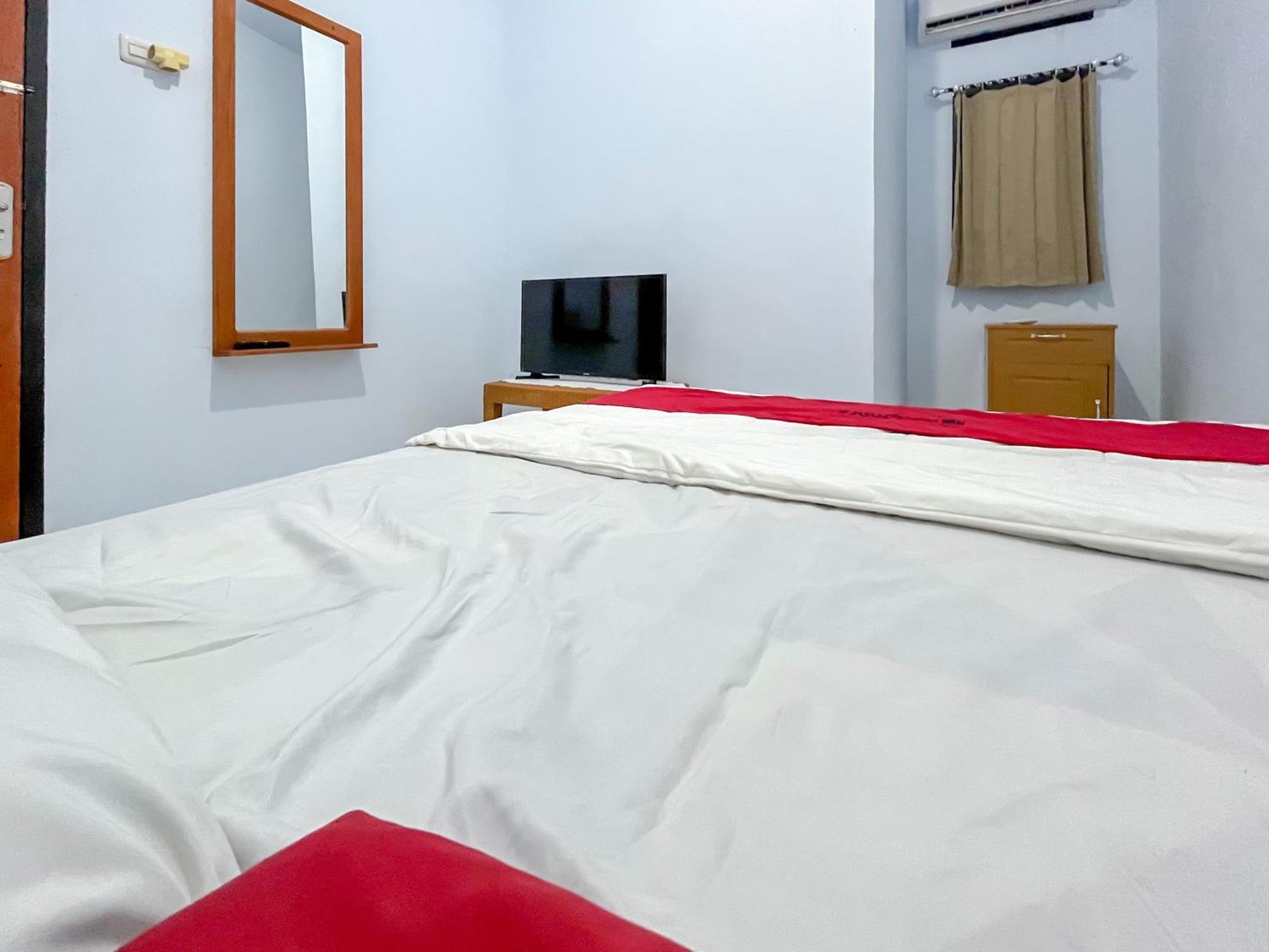 Reddoorz Syariah At Home Ampana Guest House Ampana Kota Exterior photo