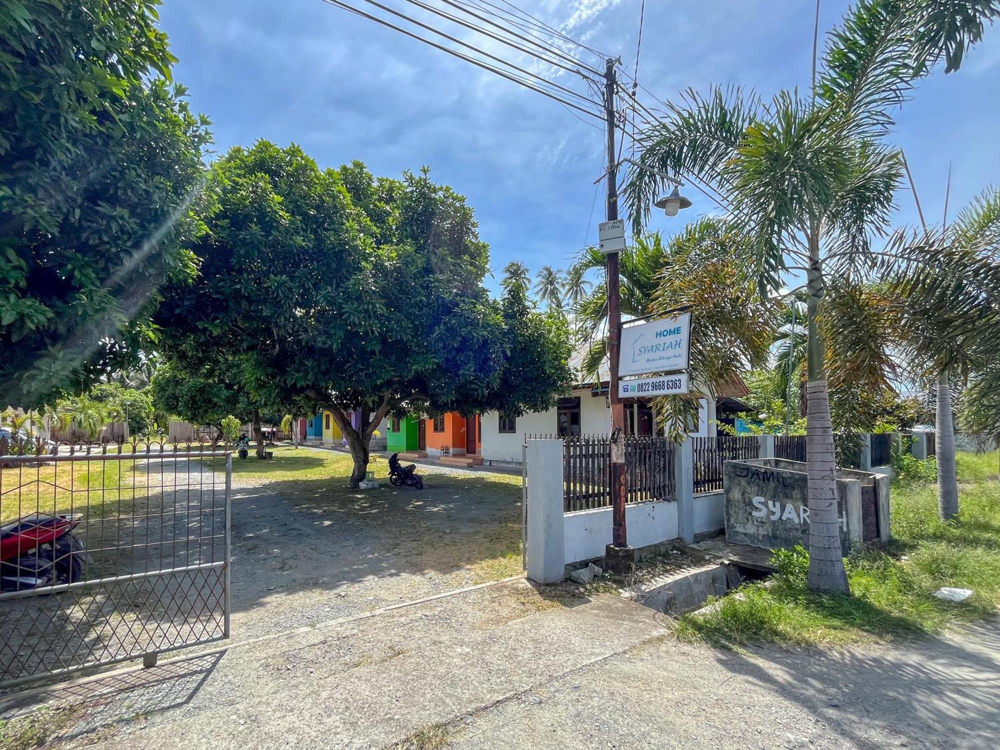 Reddoorz Syariah At Home Ampana Guest House Ampana Kota Exterior photo
